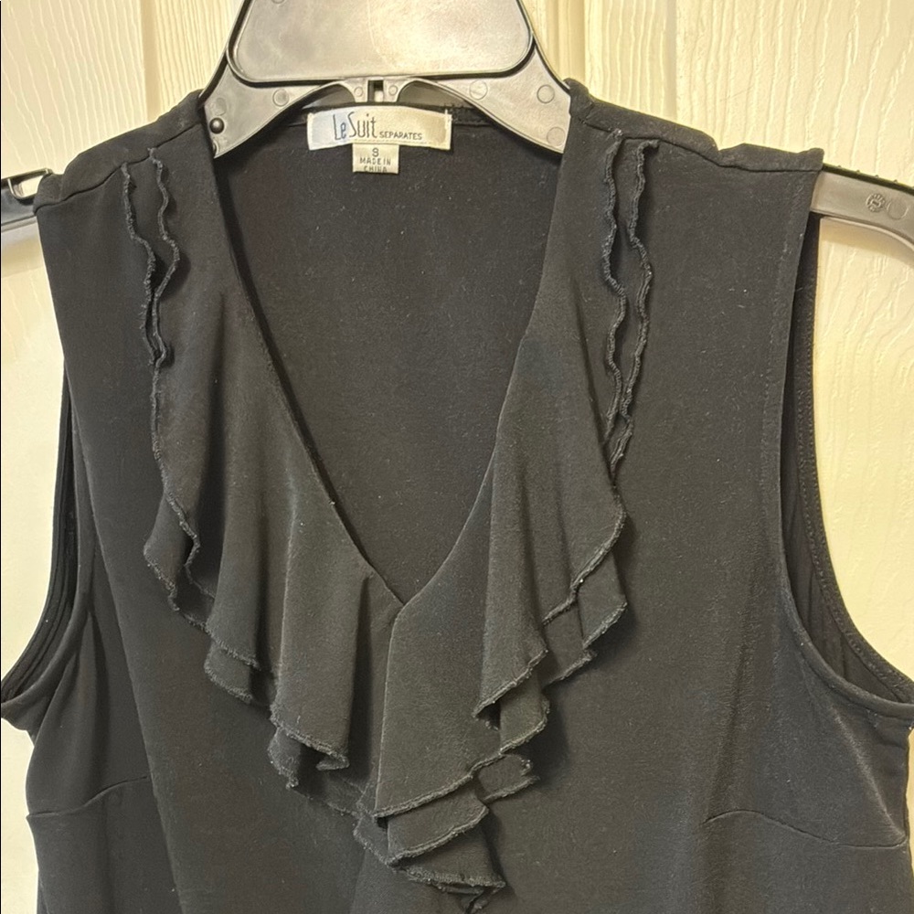Le Suit Black Ruffled Sleeveless Blouse